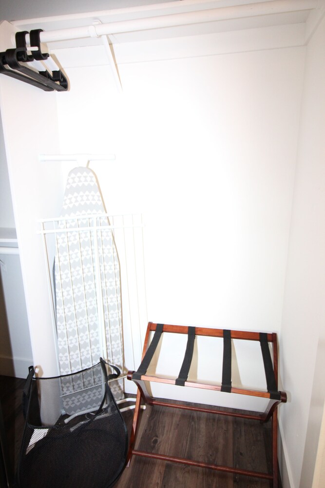 La Westwood Deluxe Suites - photo 3