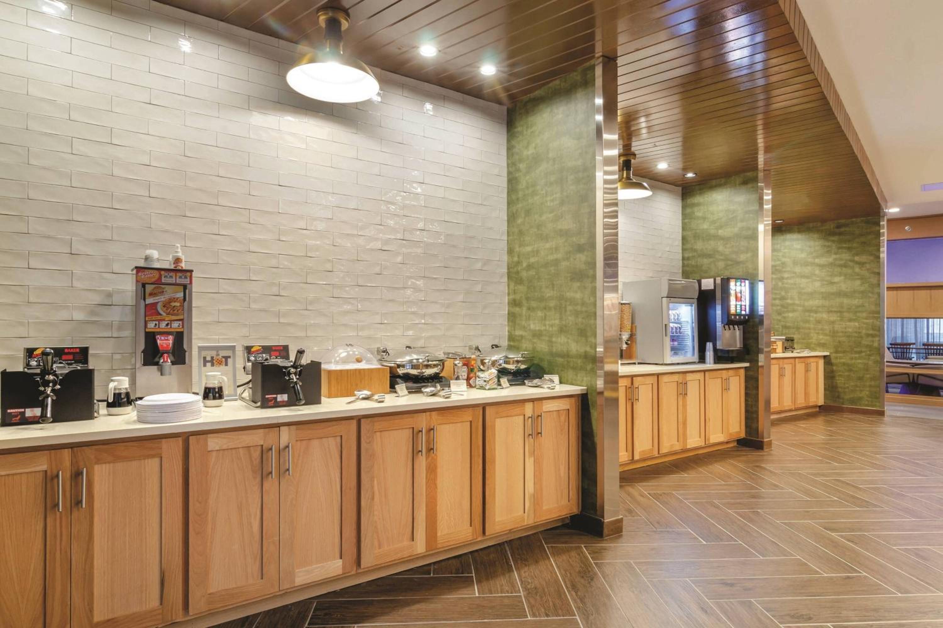 Fairfield Inn & Suites by Marriott Kansas City Shawnee - photo 18