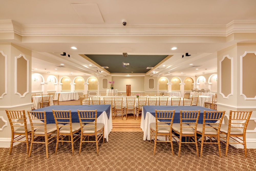 The Andrew Hotel - photo 28