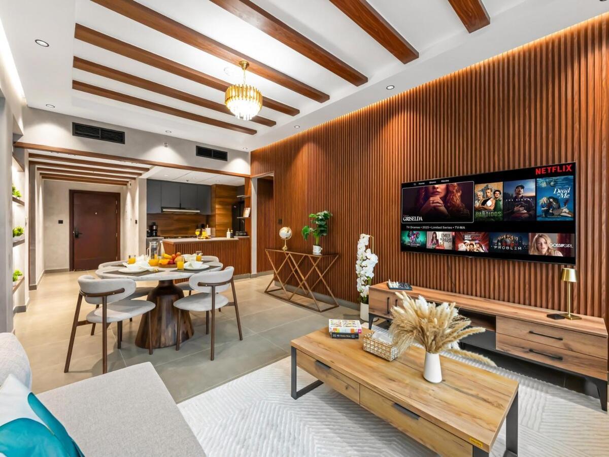 Luxury Apartment In the Heart of Dubai Marina — 4-Star Luxury Hotel in Dubai, United Arab Emirates
