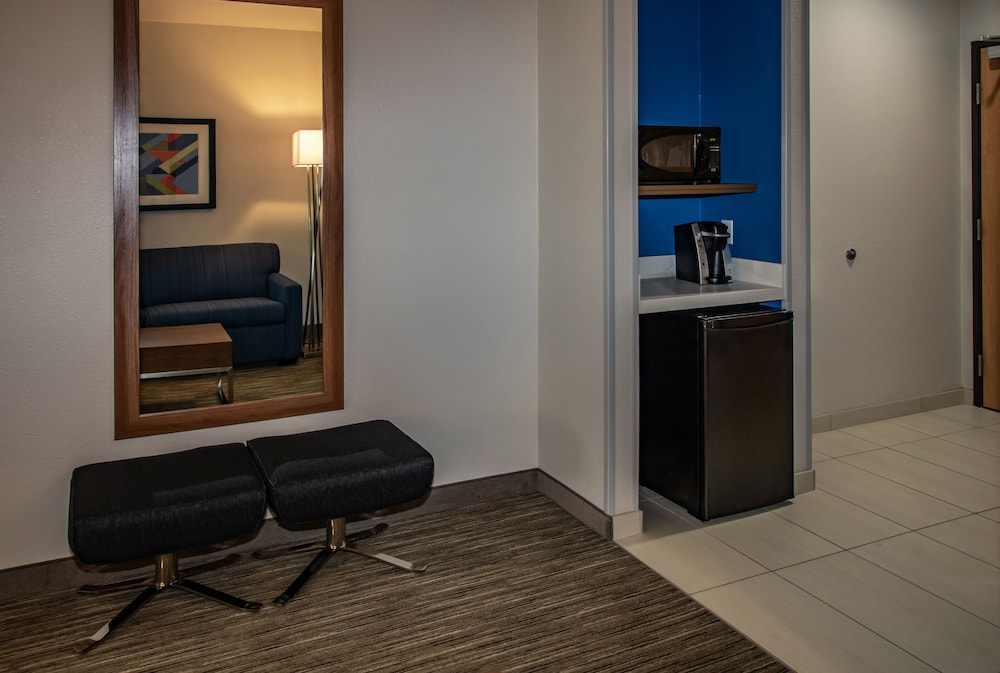 Holiday Inn Express Hotel & Suites Roseville Galleria Area by IHG - photo 49