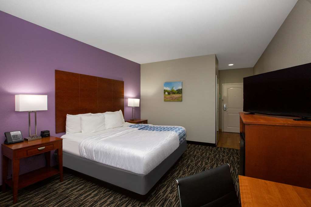 La Quinta Inn & Suites by Wyndham Tupelo - photo 22