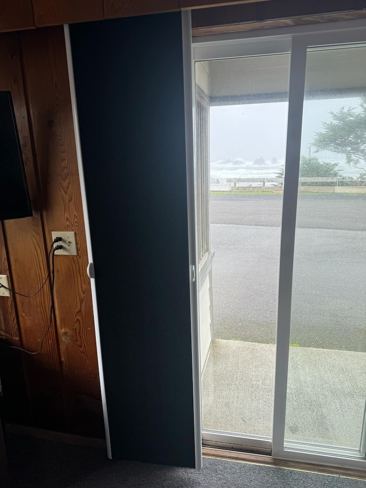 Sunset Oceanfront Lodging - photo 18