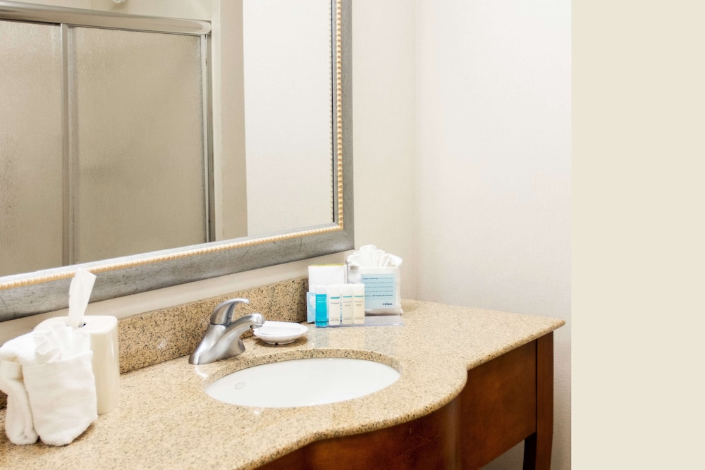 Hampton Inn Gloucester - photo 23
