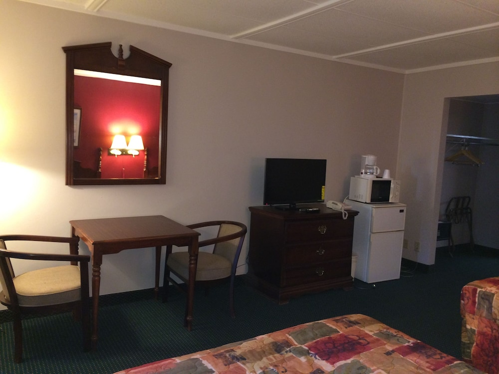 Rapids Inn and Suites - photo 12