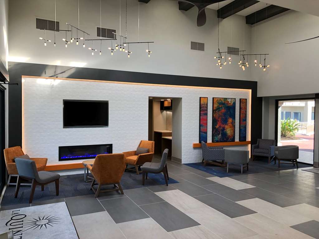 La Quinta Inn & Suites by Wyndham Ft. Myers Sanibel Gateway - photo 6