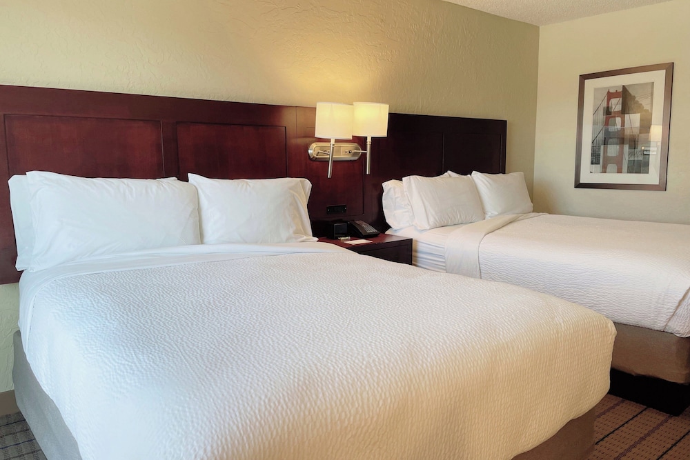 Marin Hilltop Hotel - photo 20