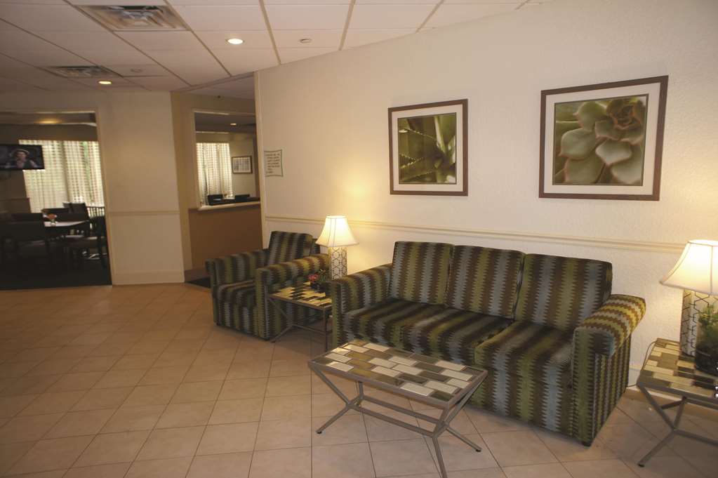 La Quinta Inn & Suites by Wyndham Nashville Airport Opryland - photo 5