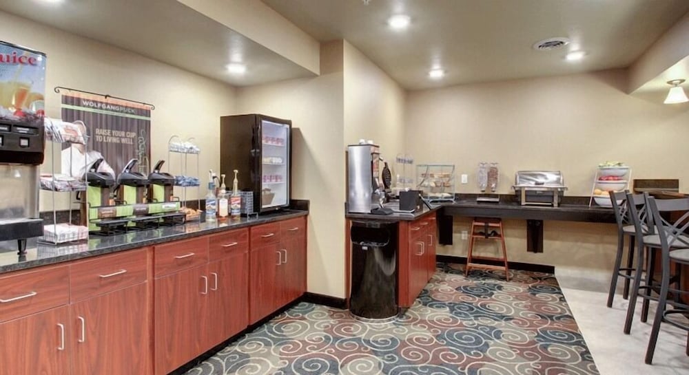 Cobblestone Inn & Suites Altamont - photo 51