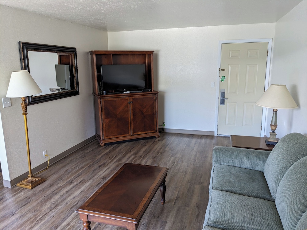 Hi Lo Motel Cafe and RV Park - photo 25