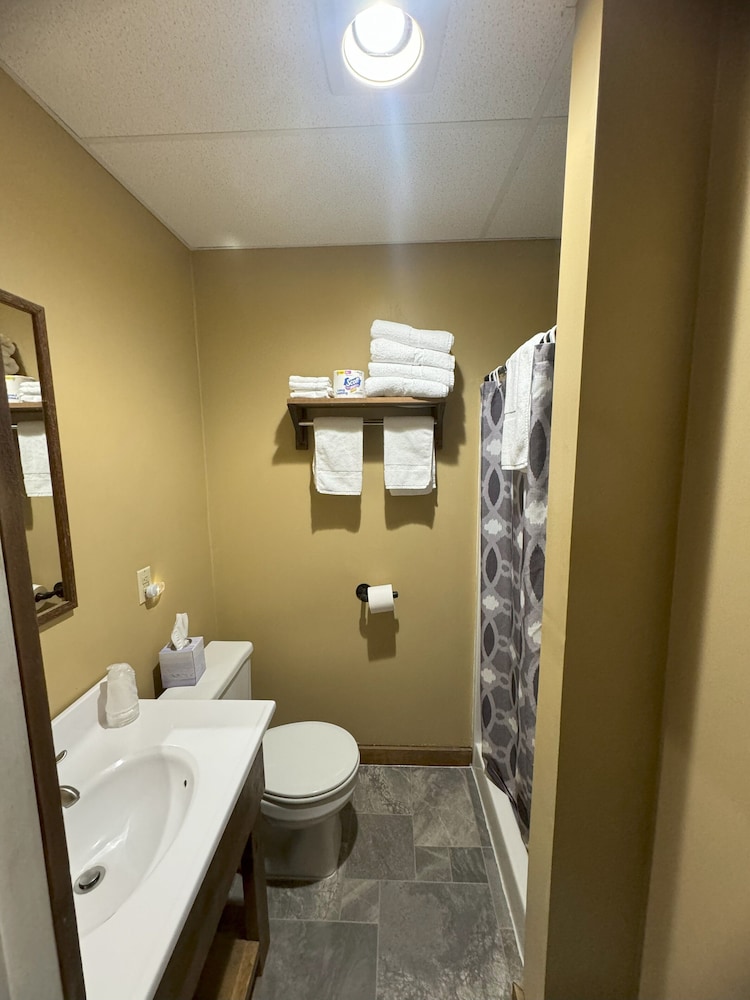 Lake Ontario Motel & Inn - photo 25