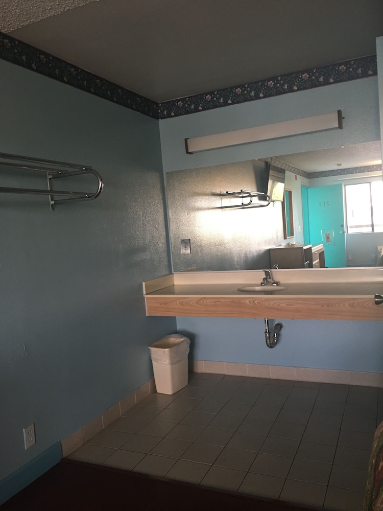 Chester Inn Motel - photo 21
