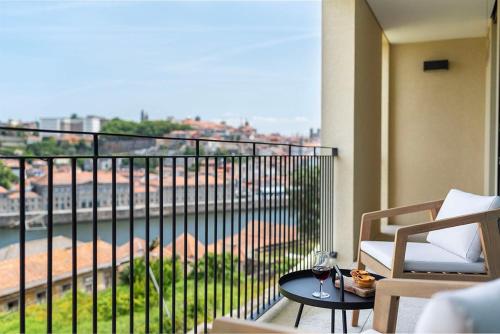 Scenic River View T1 by Lisbeyond — 4-Star Luxury Hotel in Vila Nova De Gaia, Portugal