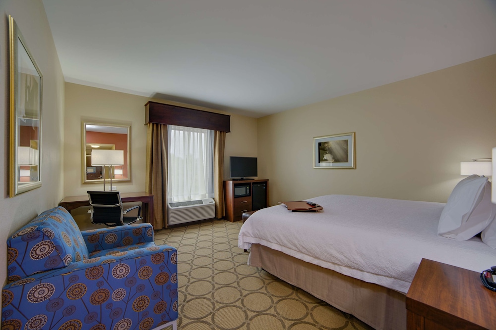 Hampton Inn & Suites Philadelphia Bensalem - photo 8