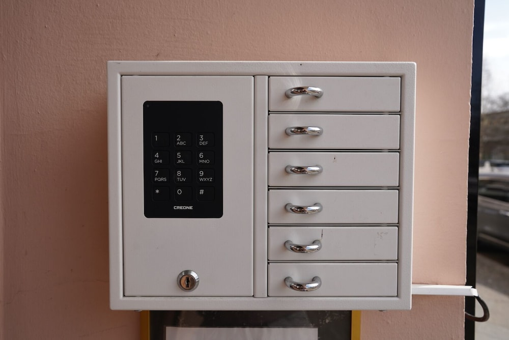 Check-in/check-out kiosk