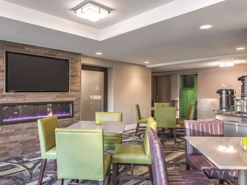 La Quinta Inn & Suites by Wyndham Columbia Fort Meade - photo 36