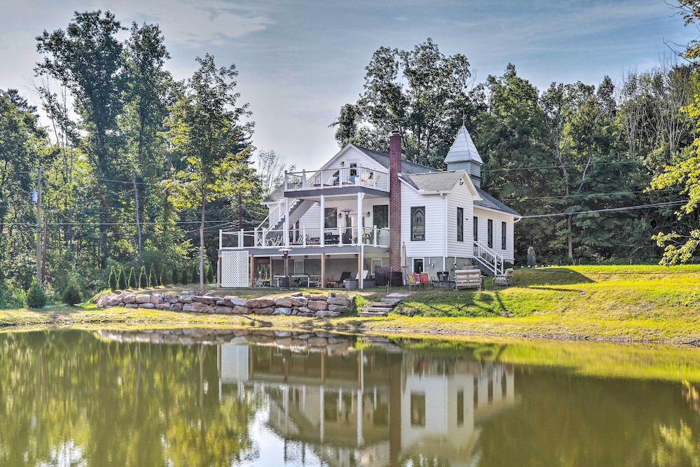 16 Mi to Camelback Resort Getaway with Game Room — hotel in Saylorsburg