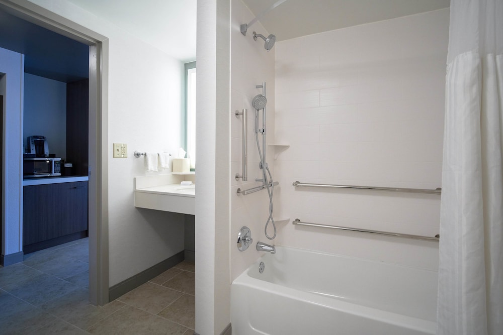 Hilton Garden Inn Evansville - photo 28