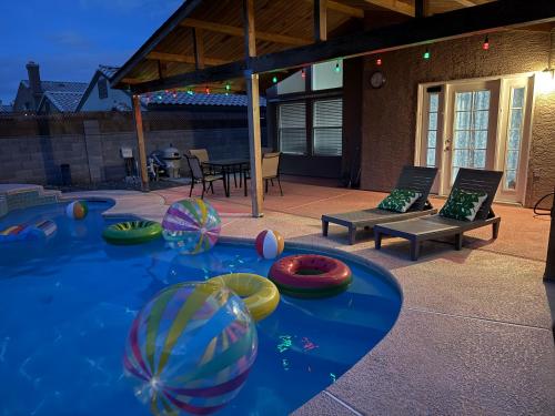 Newly Remodeled Pool Villa 3BD 3BA By Summerlin