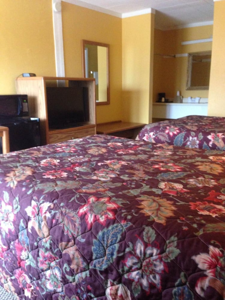 Sportsman Inn and Suites - photo 9