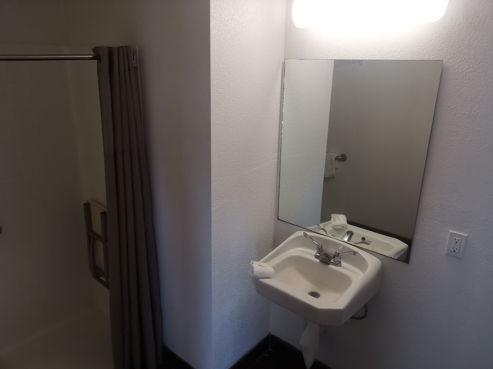 Emblaze Hotel - photo 8