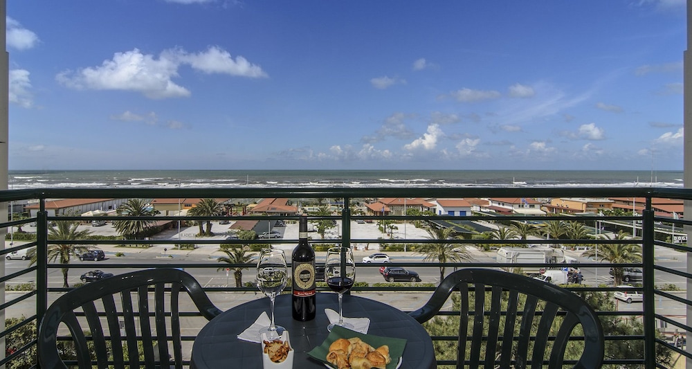 Hotel Paris — hotel in Camaiore