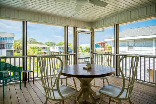 Mermaid Manor by Oak Island Accommodations - photo 45