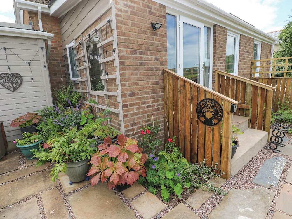 Garden View - carbon neutral hotel in Pembroke