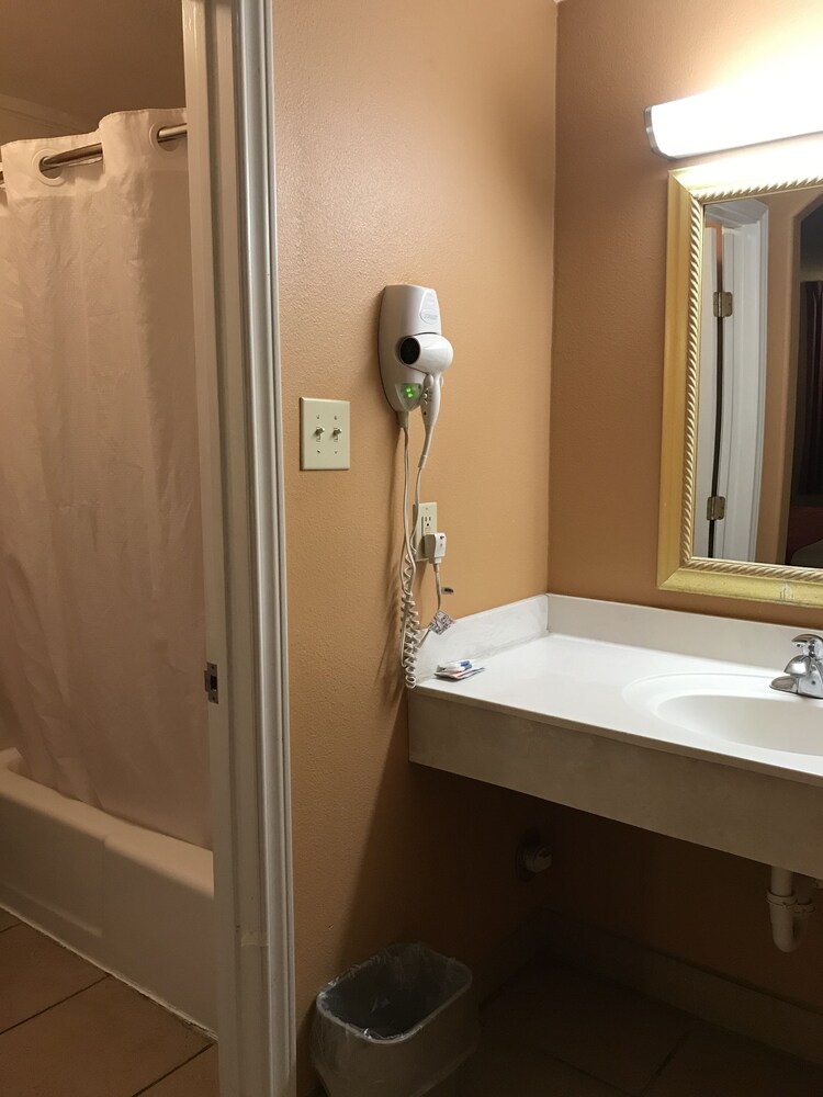 Sky Palace Inn and Suites Laredo - photo 28