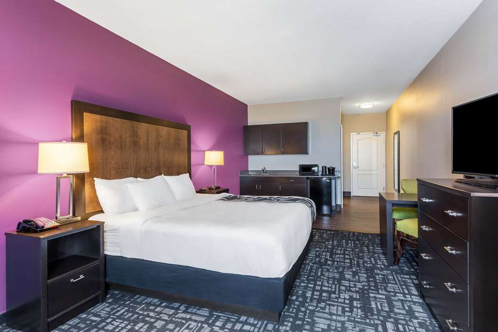La Quinta Inn & Suites by Wyndham Monahans - photo 23