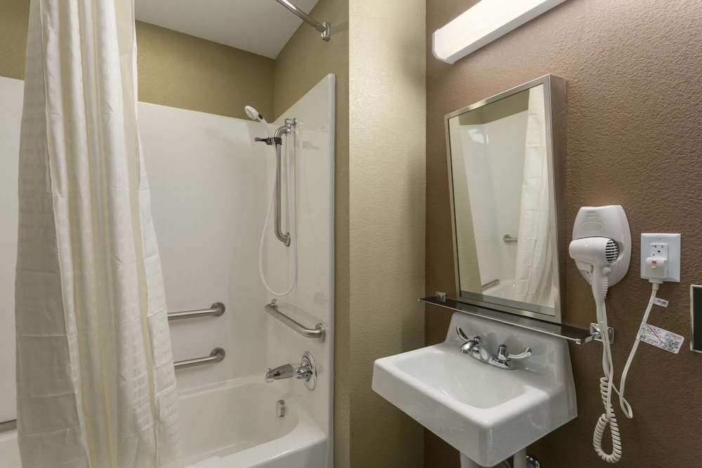 Microtel Inn And Suites Minot - photo 12