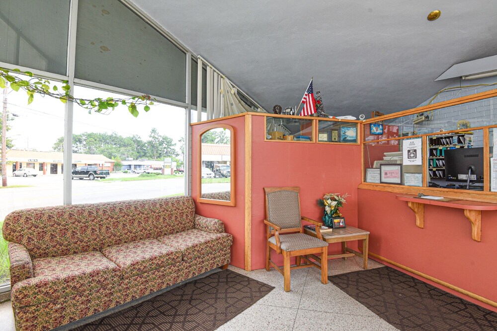 Hotel Valdosta GA N Ashley St - photo 2