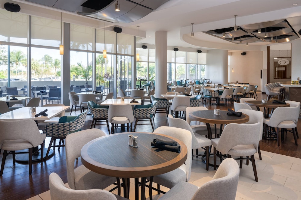 Courtyard by Marriott Miami Airport - photo 30