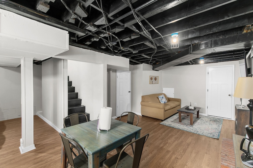 Beds on Broadmoor Two Units - photo 14