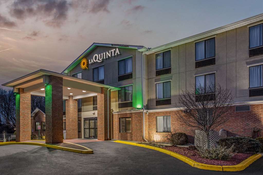 La Quinta Inn & Suites by Wyndham Norwich Plainfield Casino - featured photo