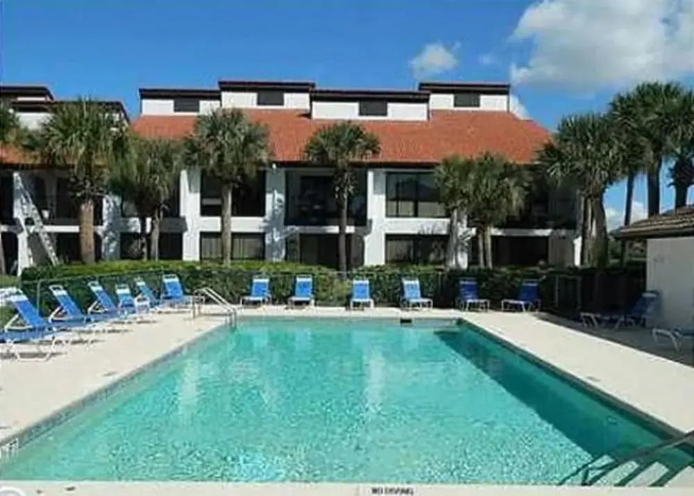 Edgewater Resort by Book That Condo - photo 8