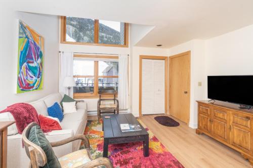 Cimarron Slopeside Retreat Ski In Ski Out — Telluride
