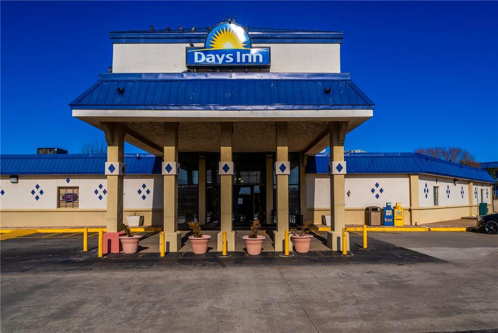 Days Inn by Wyndham Clinton - photo 2