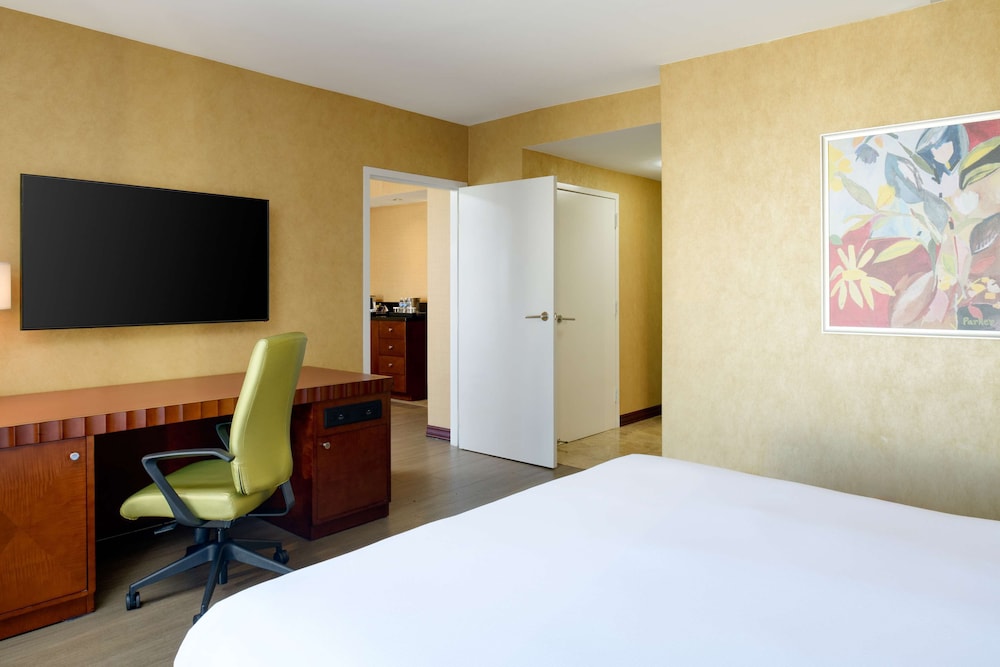 Hilton Charlotte Uptown - photo 14
