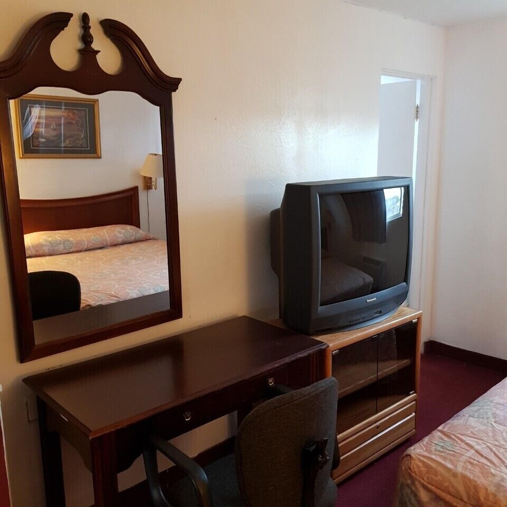 Sundowner Motel - photo 11