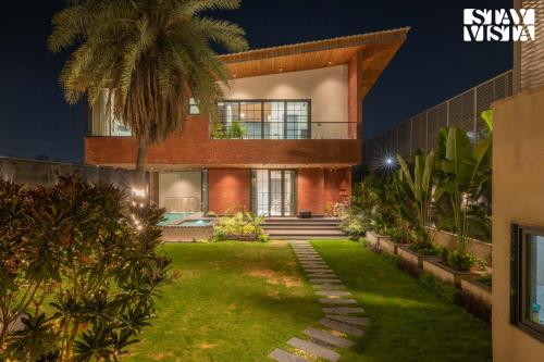 StayVista at Palm Tree Breeze with Pool Bonfire