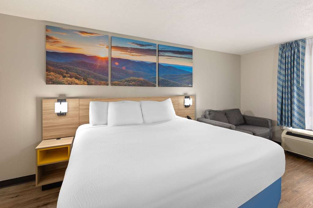 Days Inn by Wyndham Oak Grove Ft. Campbell - photo 18