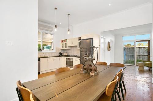 Paws Up Cottage — 5-Star Luxury Hotel in Rye, Australia