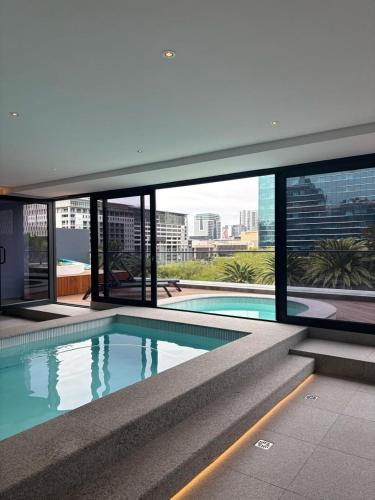 Stylish Studio with City Views & Pool at Zeeland Pier