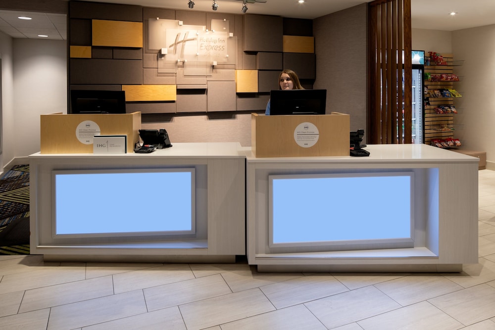 Holiday Inn Express & Suites Bullhead City by IHG - photo 55