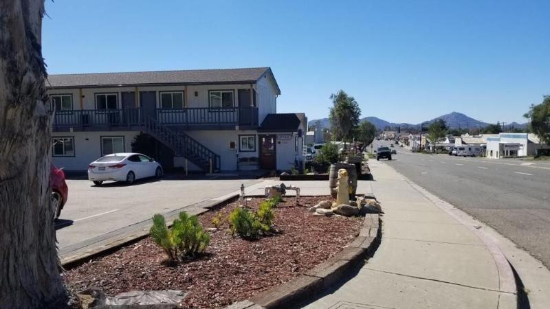Ramona Valley Inn - photo 3
