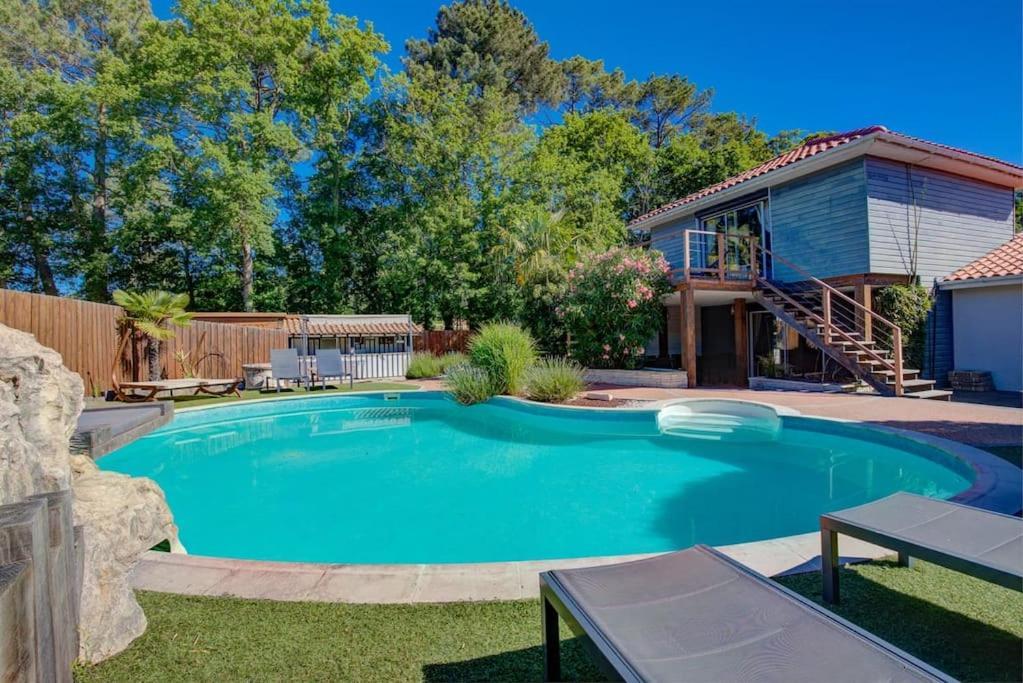 Villa Des Albizzias — 4-Star Luxury Hotel in La Teste-De-Buch, France