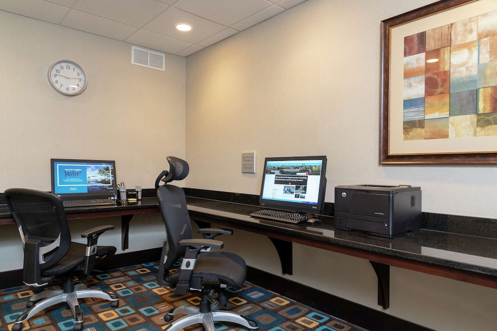 Hampton Inn & Suites Cleveland Airport Middleburg Heights - photo 59