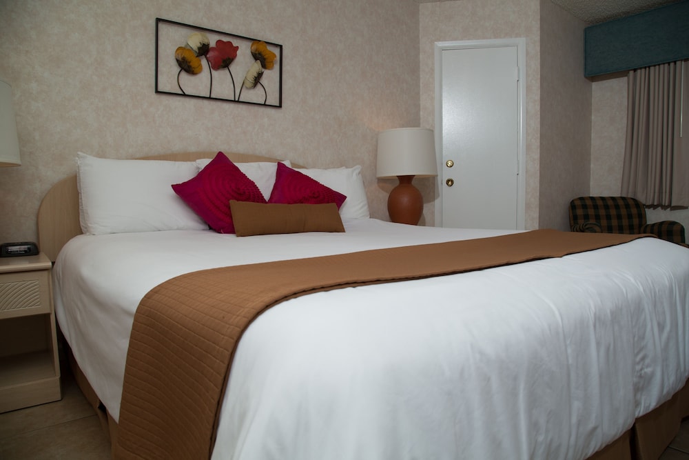 Inn at Deep Canyon - photo 4