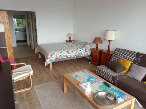 Central Et Calme Vue Ville Et Mer Parking Prive Ascenseur in Le Havre, France